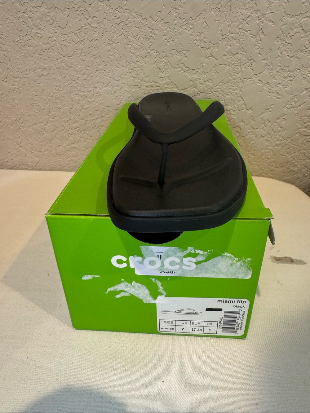 CROCS Miami Flip Women's Black Foam Flip-Flop